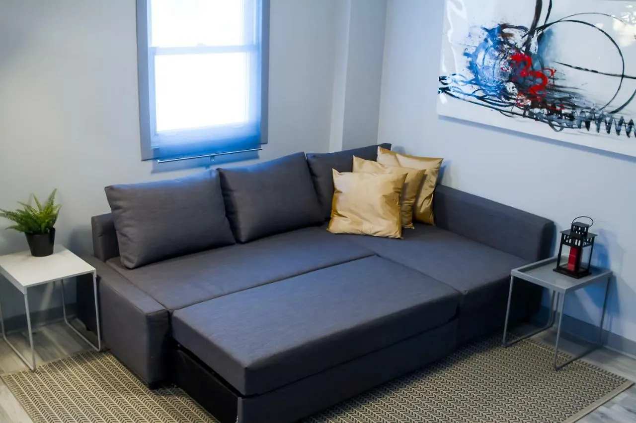 Cozy Two Bedroom Home-Free Parking Ottawa Canada