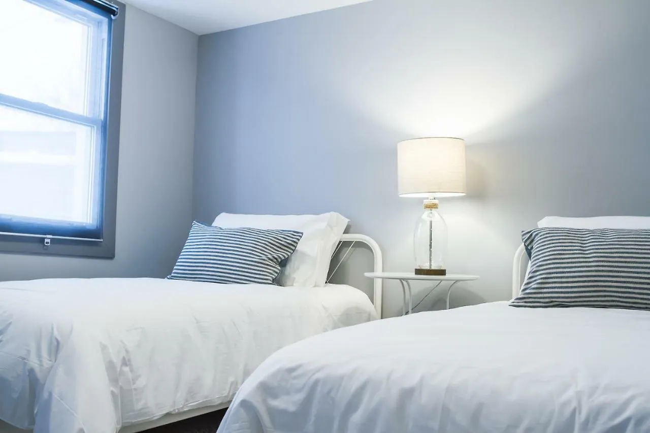 Cozy Two Bedroom Home-Free Parking Ottawa Holiday home