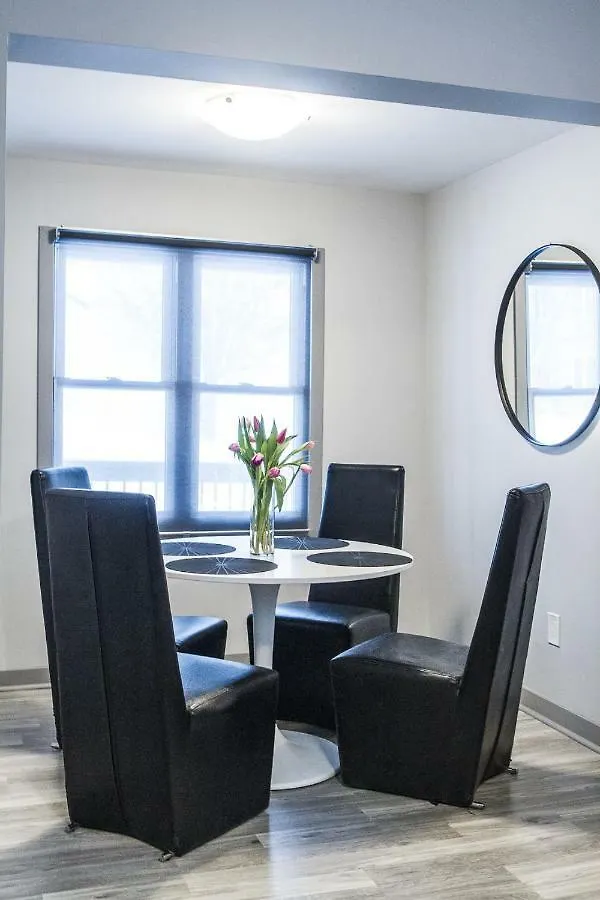 Cozy Two Bedroom Home-Free Parking Ottawa Holiday home