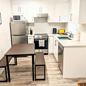  Apartment 2 Bedrooms Free Parking Location Canada